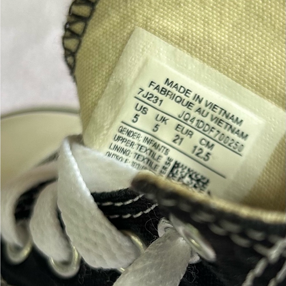 Converse sneakers - Picture 3 of 3